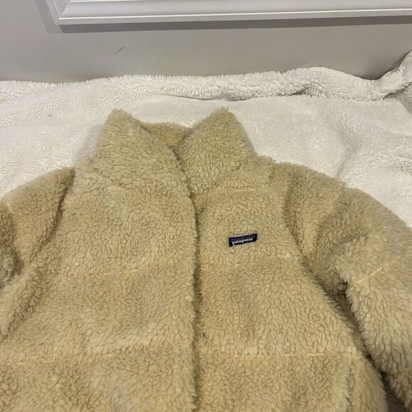 NWT Patagonia Recycled High Pile Fleece Down‎ Jacket Women Sz L In Beige - Picture 2 of 8